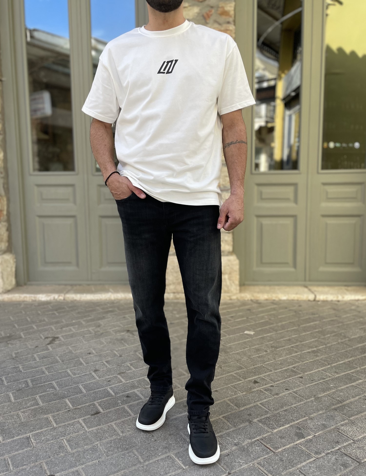 Ανδρικό μαύρο ξεβαμμένο πεντάτσεπο τζιν παντελόνι ίσιο με κουμπιά 3LN2022 φωτογραφία